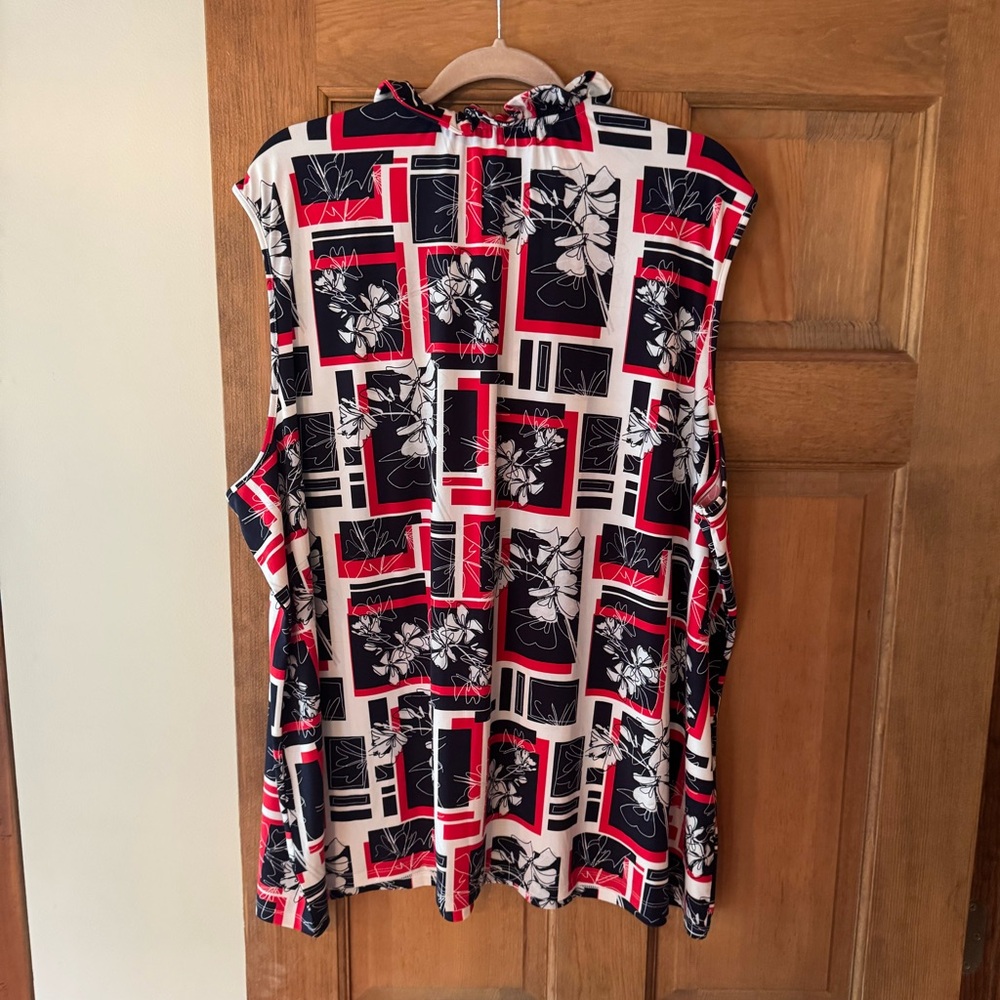 ♻️ LAST CHANCE! The Limited Red/White/Blue Floral-Geo Print Tie Neck Top - Picture 9 of 16